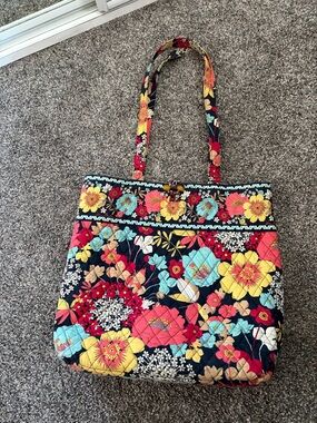 Vera Bradley Tote in Happy Snails
